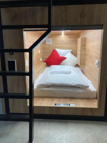 Capsule Hostel Zizkov Tower Πράγα Εξωτερικό φωτογραφία