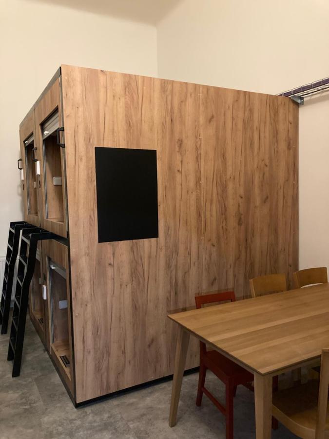 Capsule Hostel Zizkov Tower Πράγα Εξωτερικό φωτογραφία